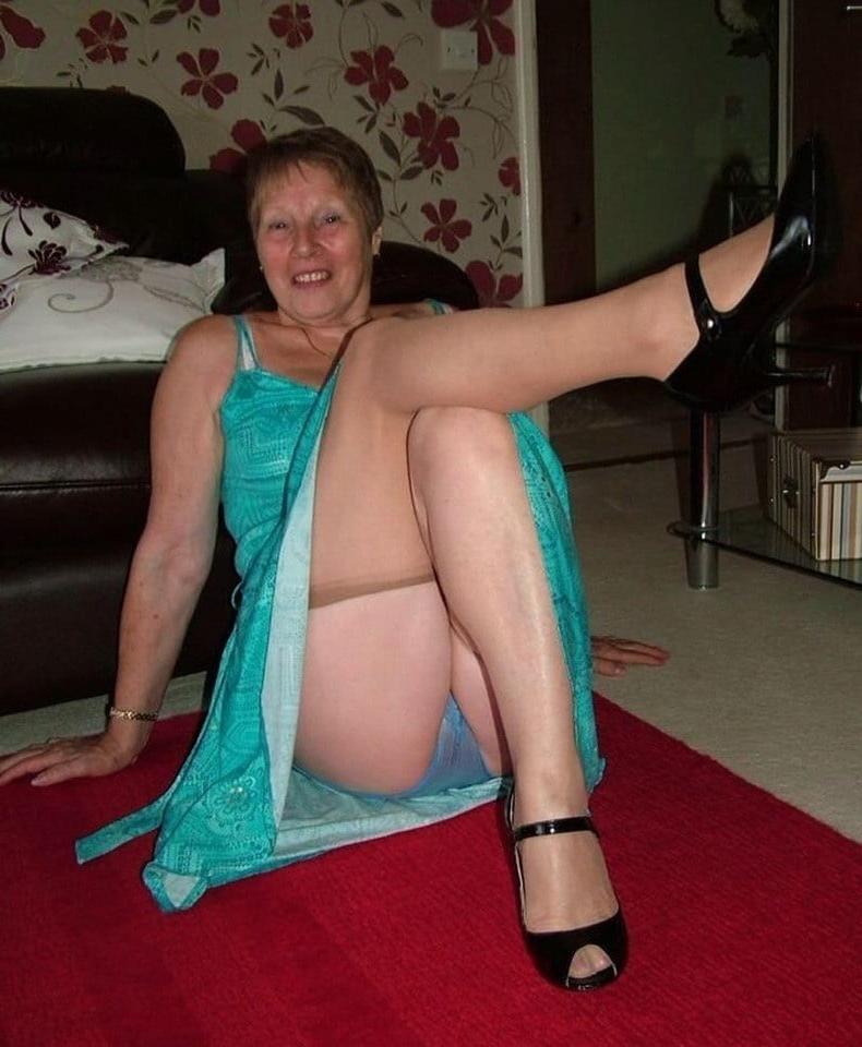 25P Mature beauties in stockings,heels,sexy lingerie