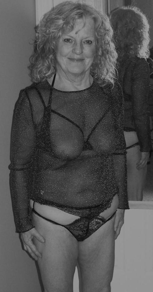 25P Mature beauties in stockings,heels,sexy lingerie