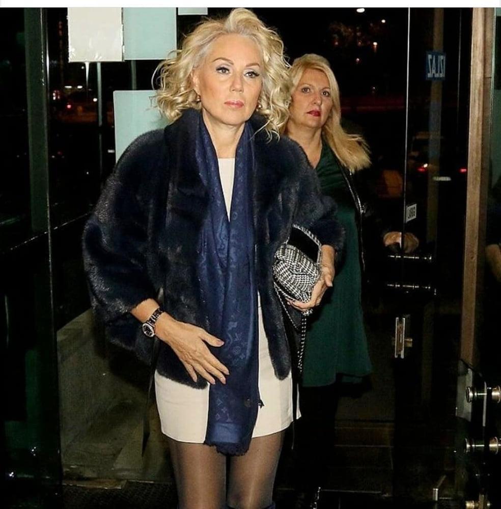 25P Bosnian Gilf Singer Lepa Brena