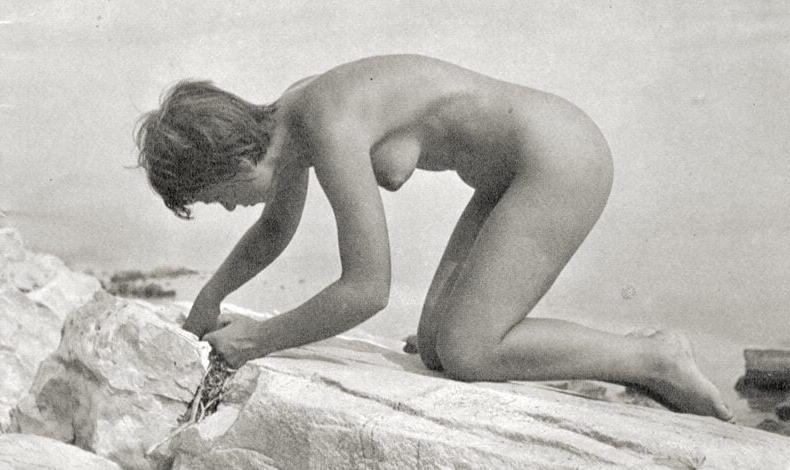 25P Naked people of vintage photos Vol. 10