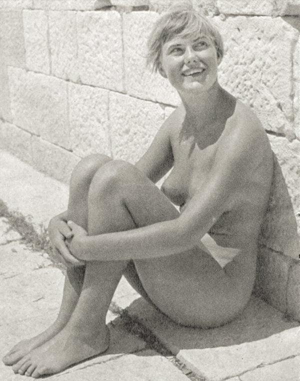 25P Naked people of vintage photos Vol. 10