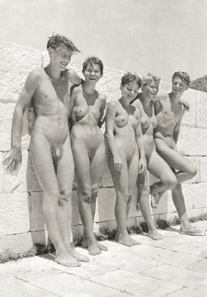 25P Naked people of vintage photos Vol. 10