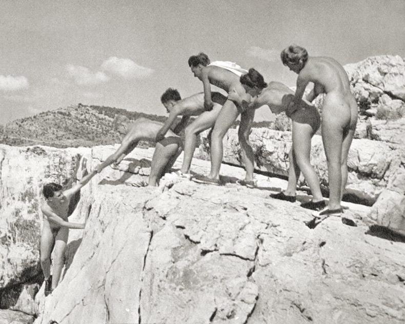25P Naked people of vintage photos Vol. 10