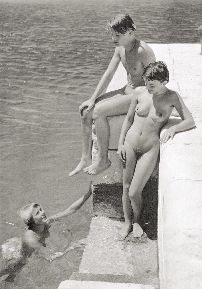25P Naked people of vintage photos Vol. 10