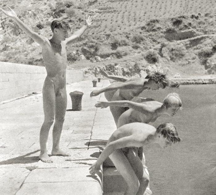 25P Naked people of vintage photos Vol. 10