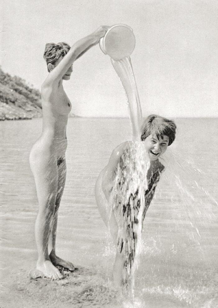 25P Naked people of vintage photos Vol. 10