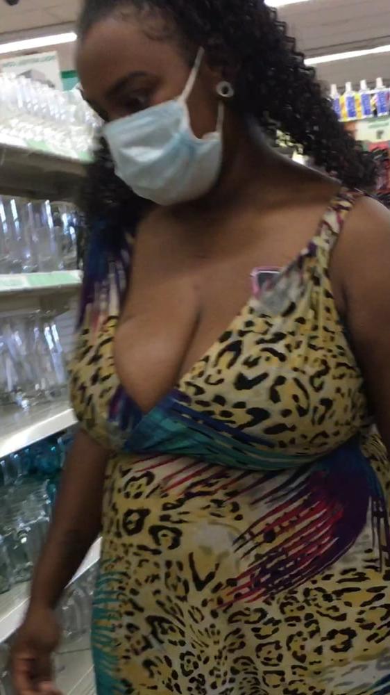 10P GHETTO JUGS AND BREAST