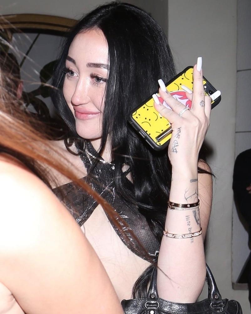 25P Noah Cyrus sexy pics celebrity