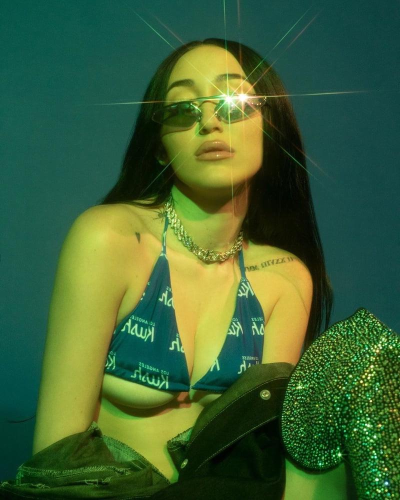 25P Noah Cyrus sexy pics celebrity