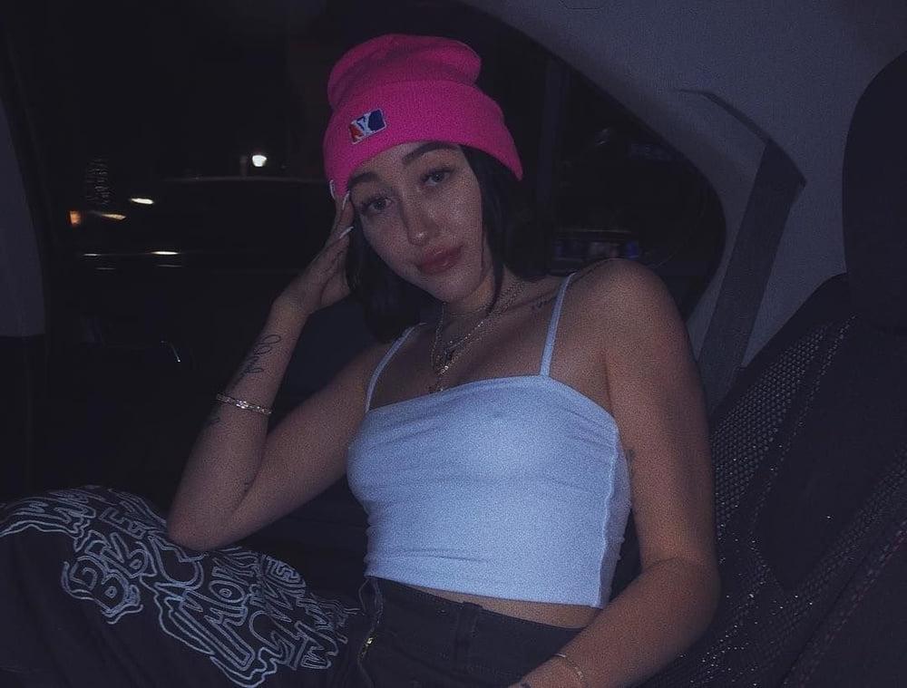 25P Noah Cyrus sexy pics celebrity