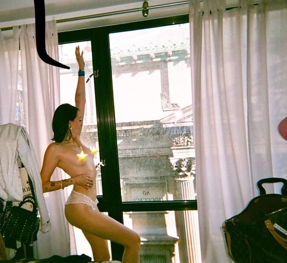 25P Noah Cyrus sexy pics celebrity