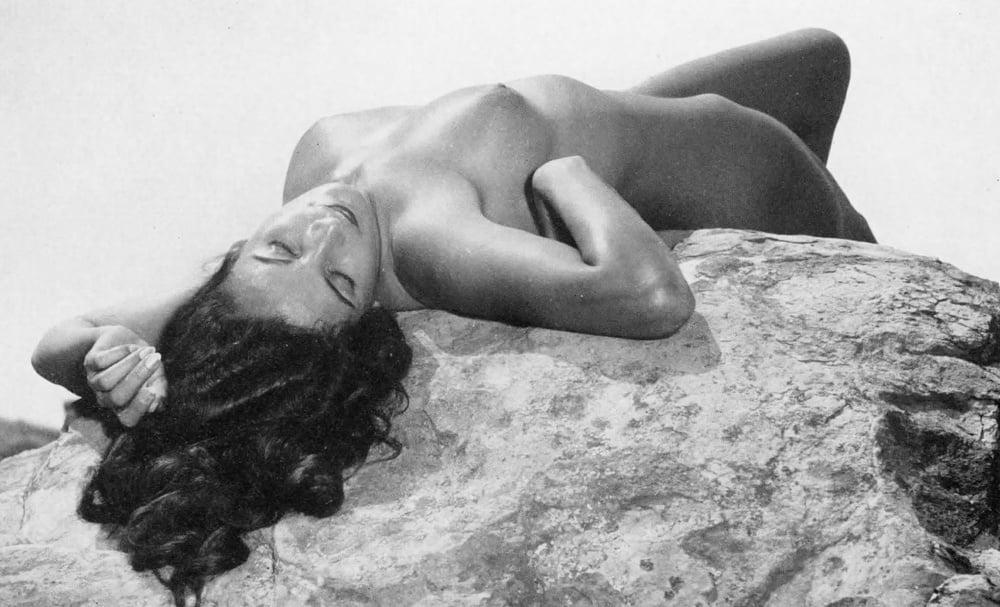25P Naked Vintage Girls 67