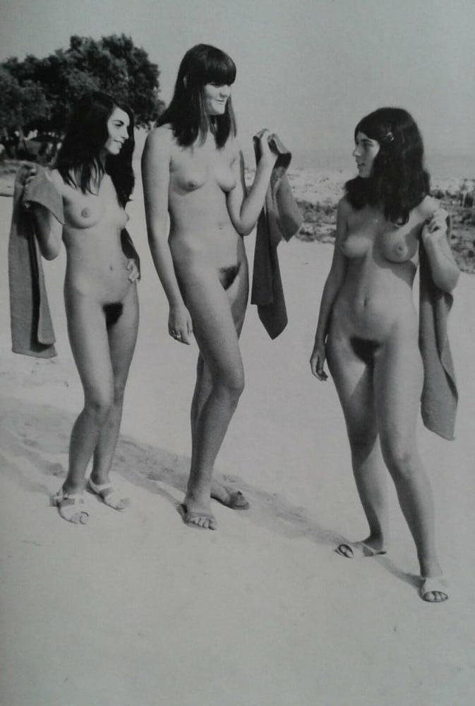 25P Naked Vintage Girls 67