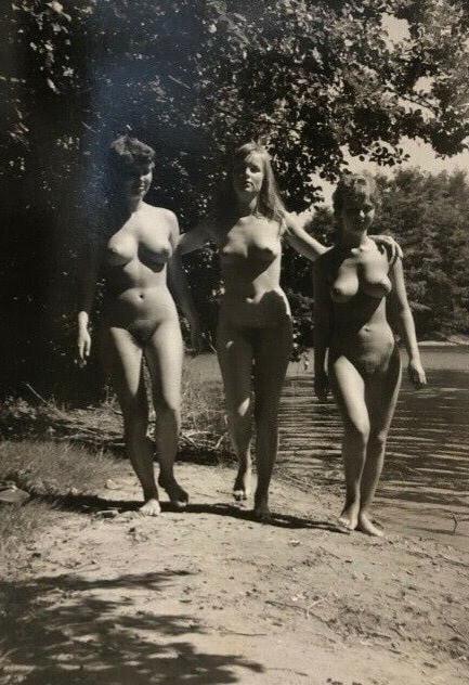 25P Naked Vintage Girls 67