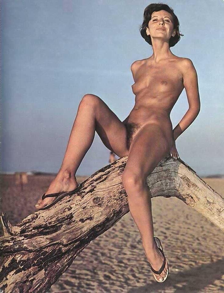 25P Mature beachbunnies and mermaids with natural tits 76