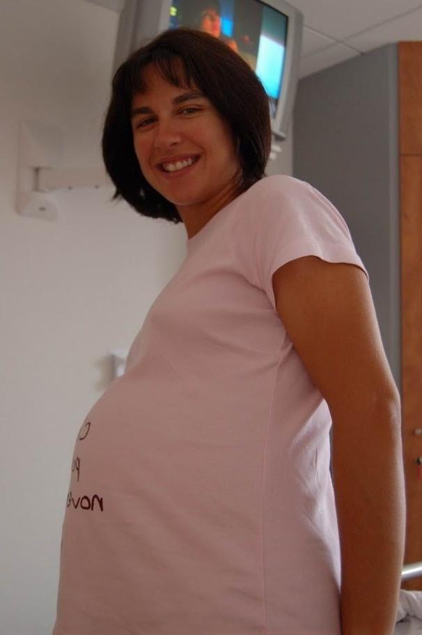 25P pregnant Viviane