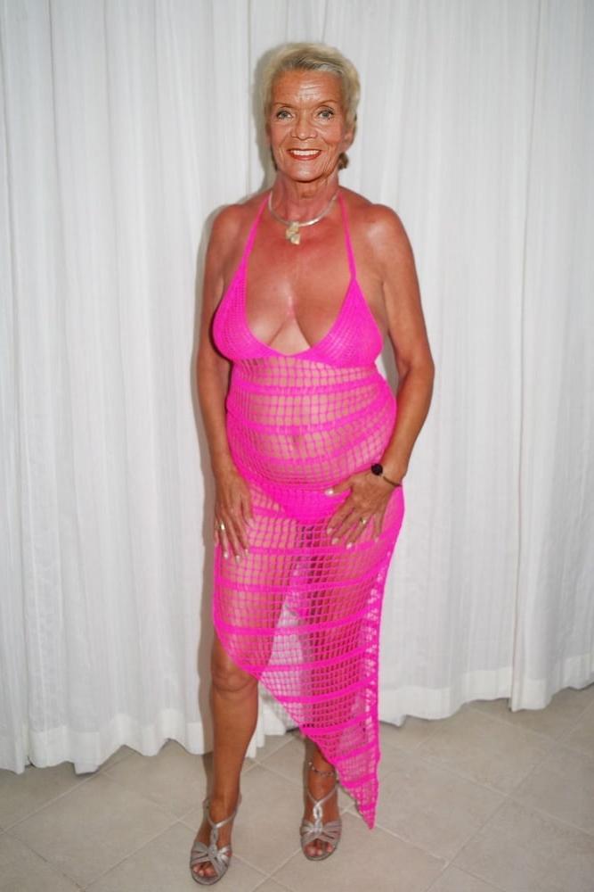 25P Grannys next wank