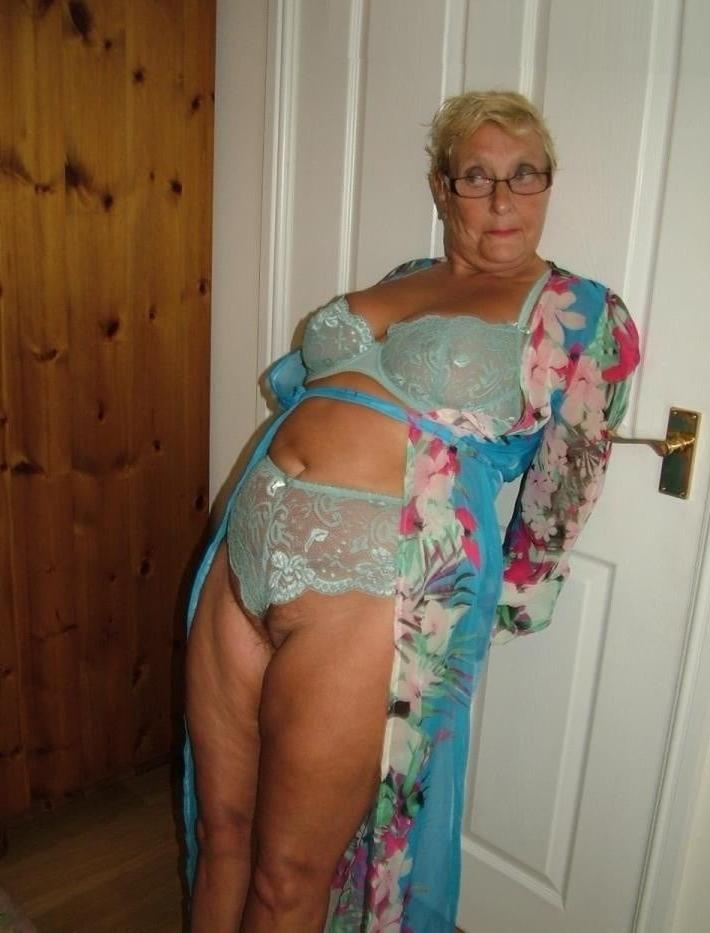 25P Grannys next wank
