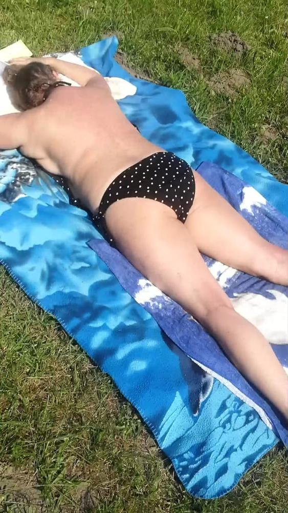 9P Polish mature whore sunbathing topless