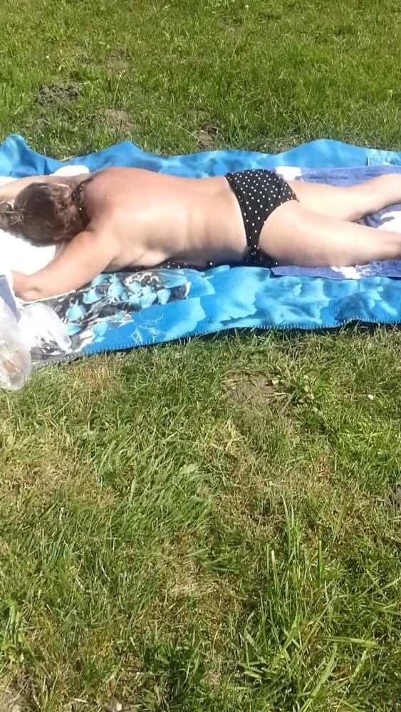 9P Polish mature whore sunbathing topless