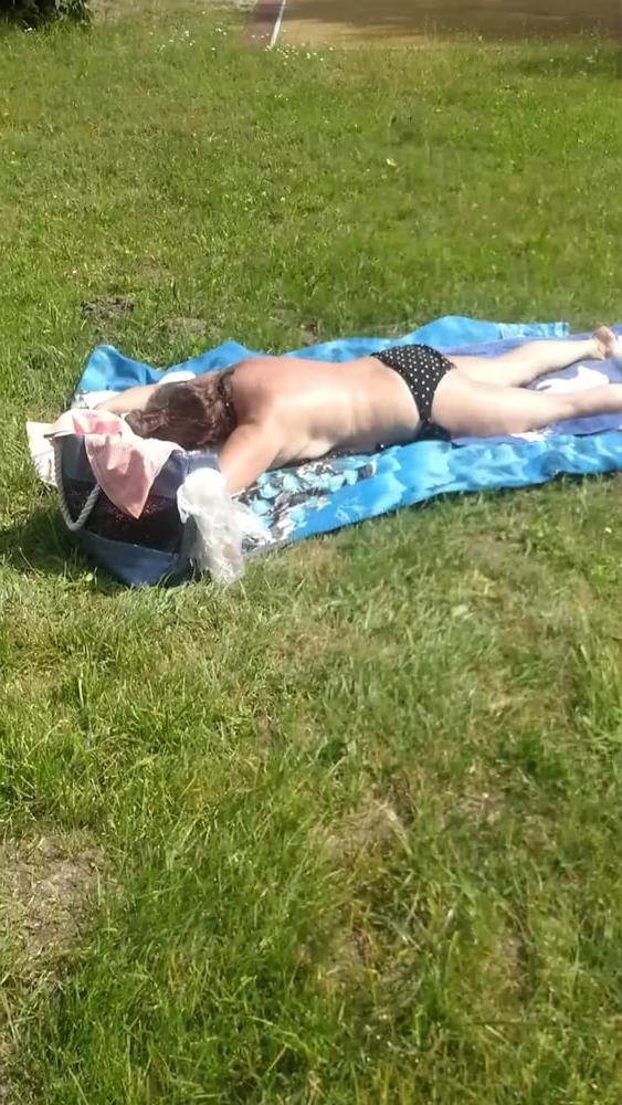 9P Polish mature whore sunbathing topless
