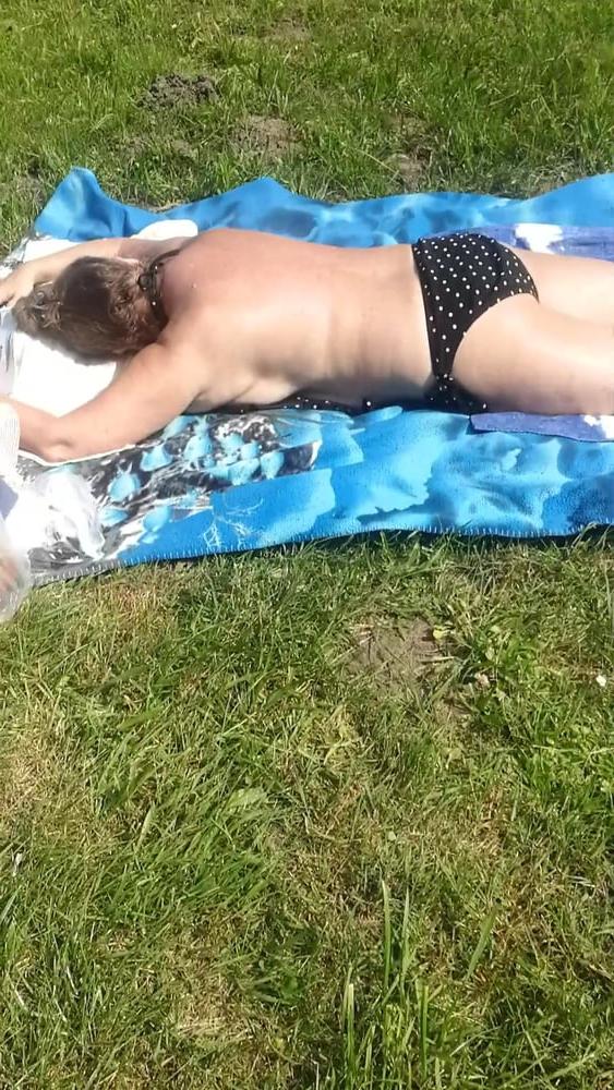 9P Polish mature whore sunbathing topless