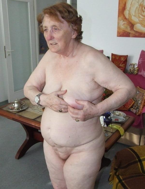 25P Granny Elsa and her banana