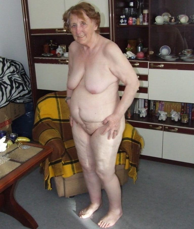 25P Granny Elsa and her banana