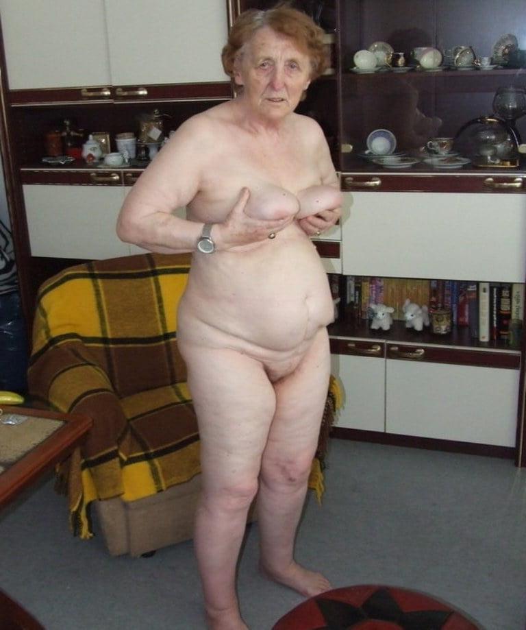 25P Granny Elsa and her banana
