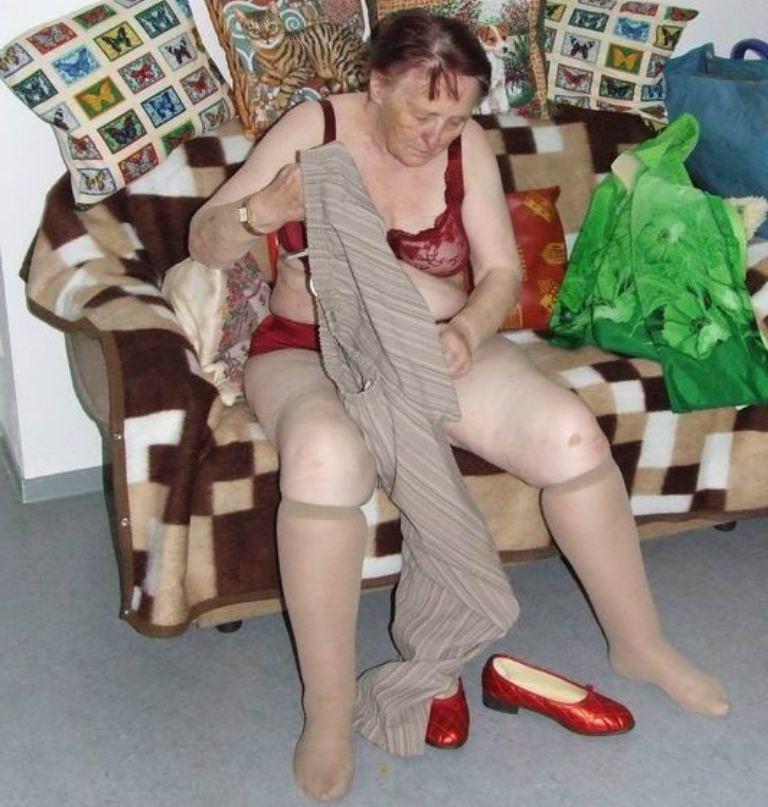 25P Ripe banana inserted in grandma Else's depraved pussy