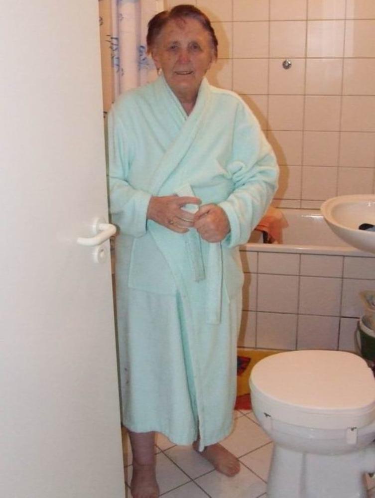 25P Ripe banana inserted in grandma Else's depraved pussy