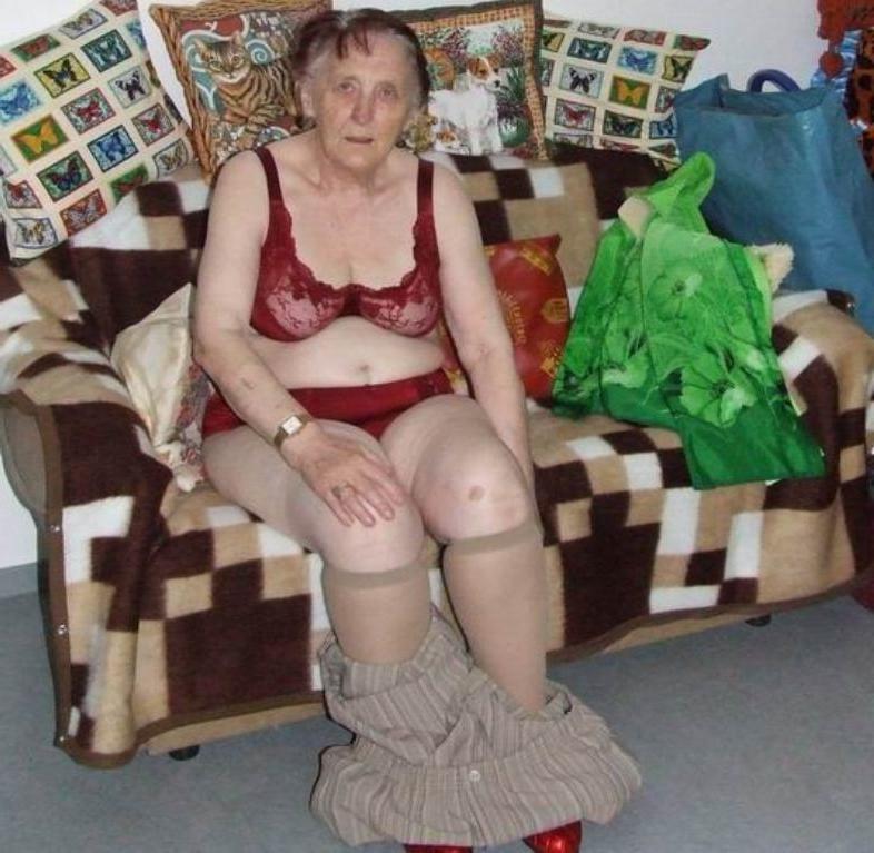 25P Ripe banana inserted in grandma Else's depraved pussy