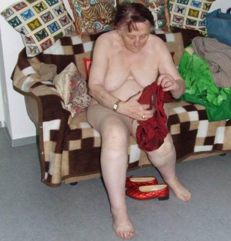 25P Ripe banana inserted in grandma Else's depraved pussy