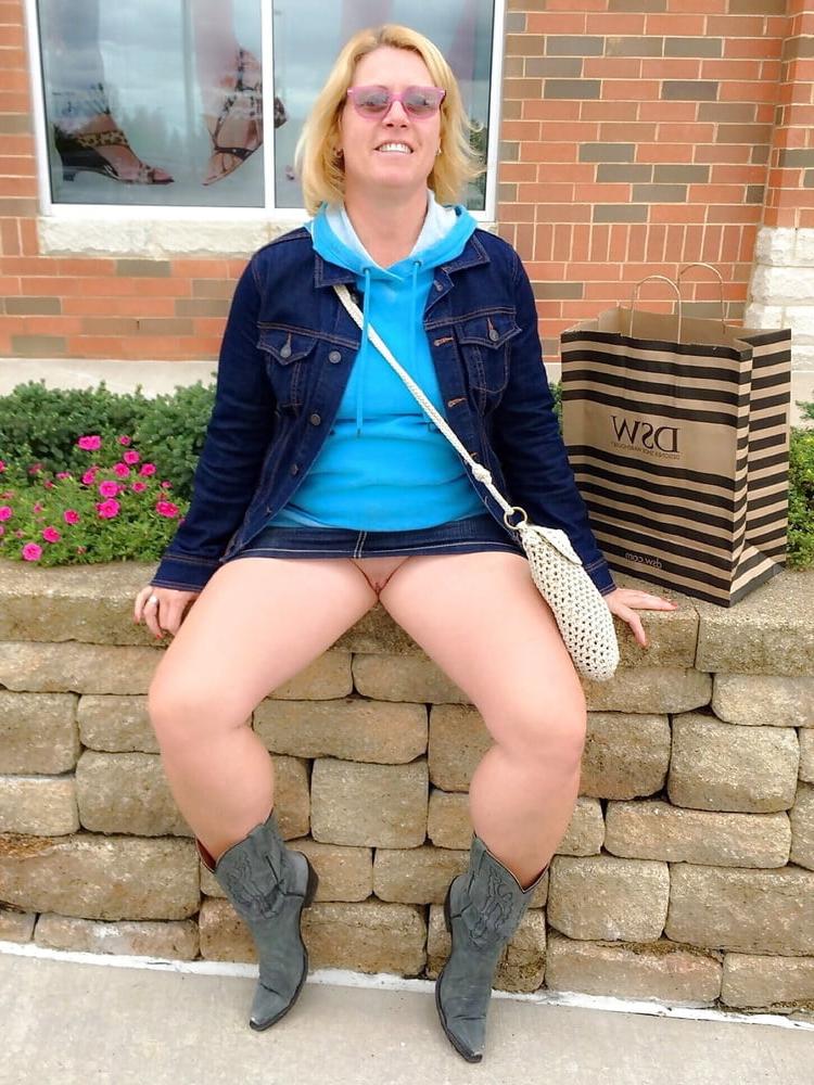 25P Exhibitionist and pantie less up skirts love the camera