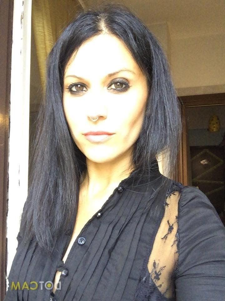 20P Cristina Scabbia sexy Italian metal MILF
