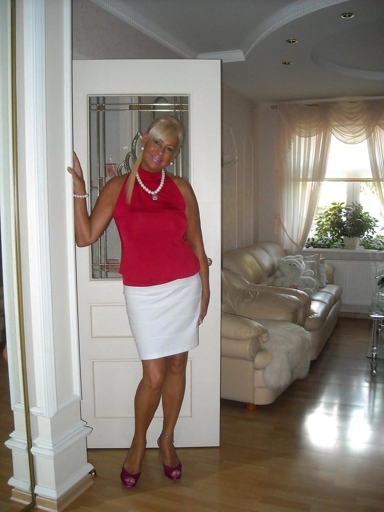 12P Elegant blonde non-nude GILF