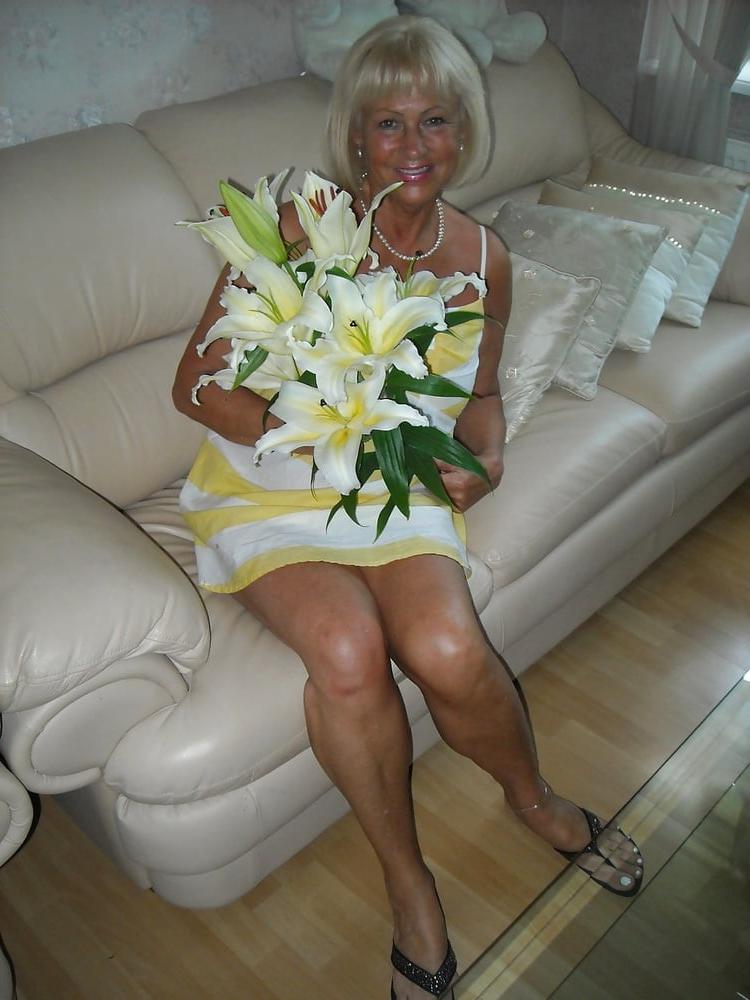 12P Elegant blonde non-nude GILF