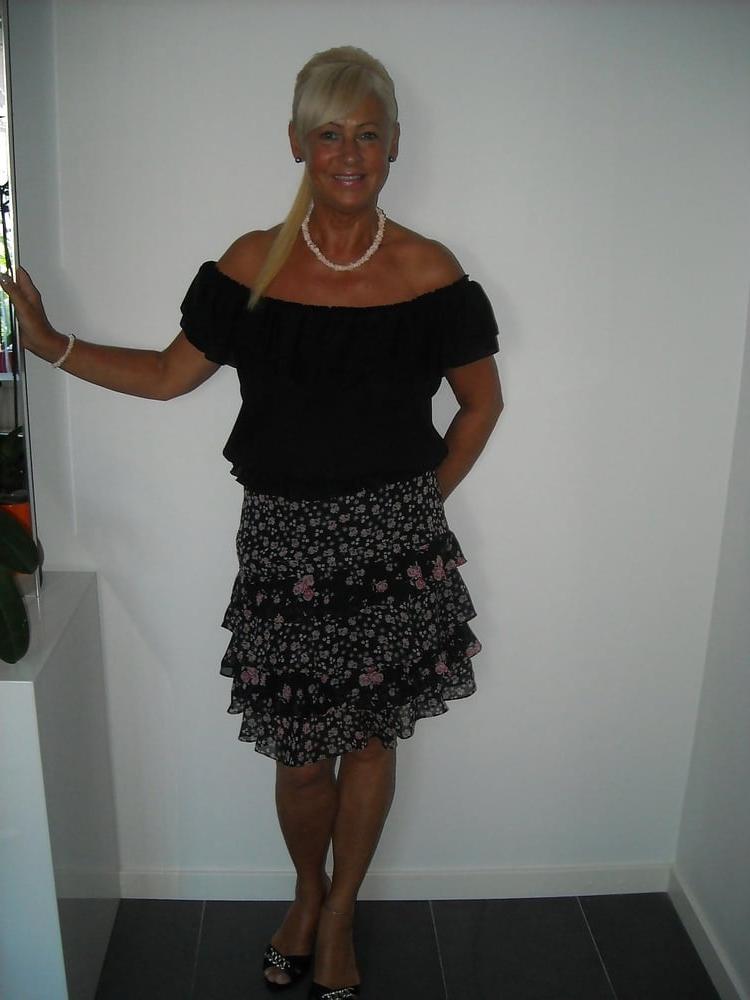 12P Elegant blonde non-nude GILF