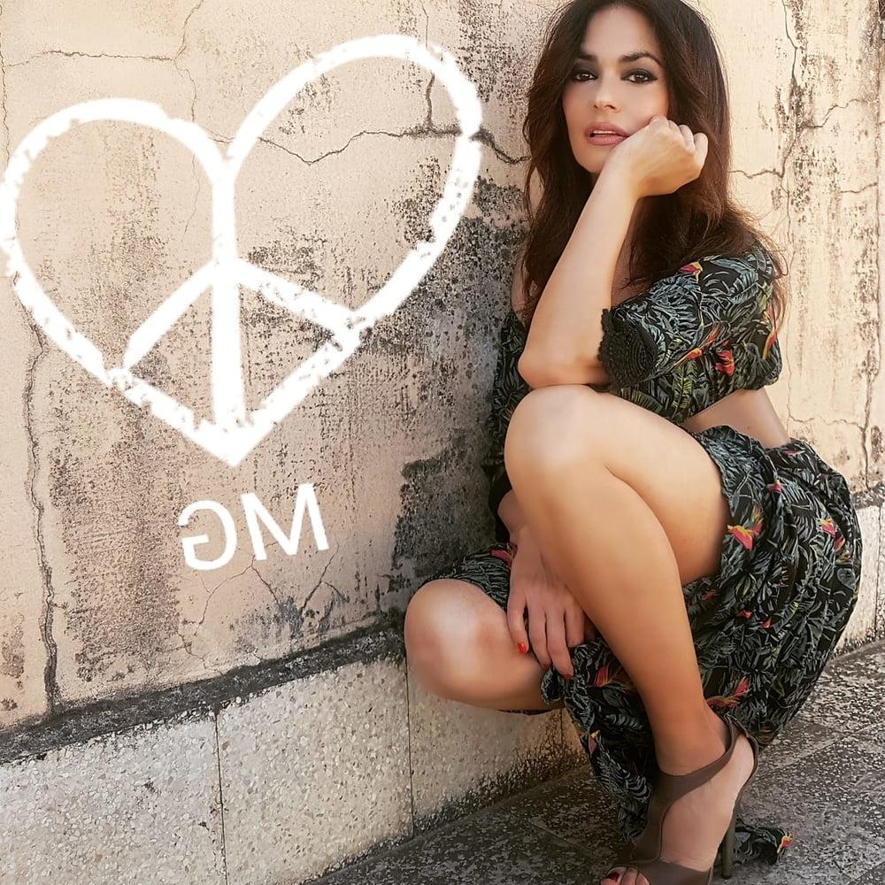 25P Italian Actress Maria Grazia Cucinotta