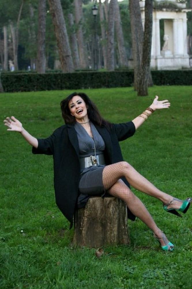 25P Italian Actress Maria Grazia Cucinotta