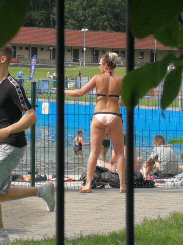 9P Polish milf bikini ass