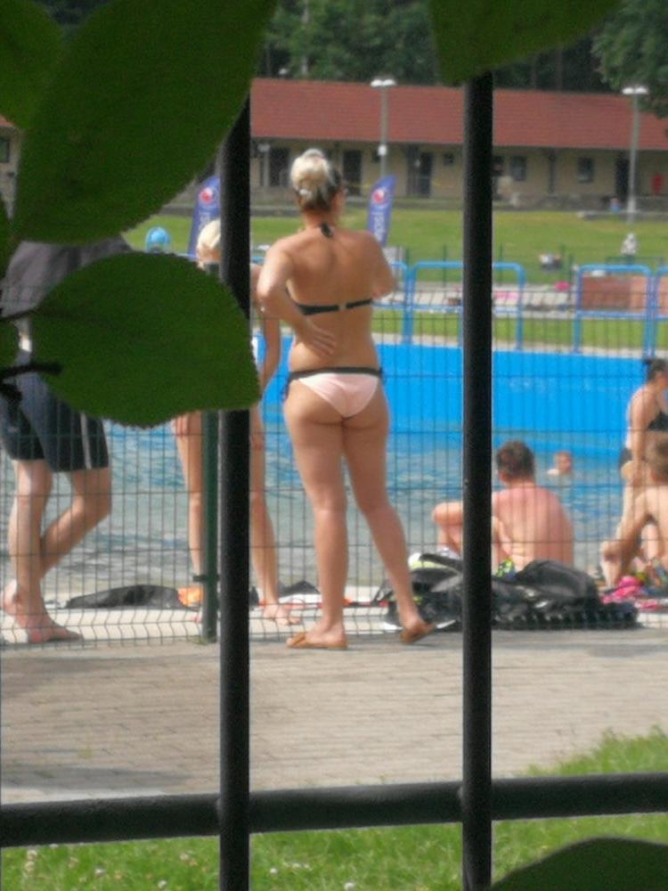 9P Polish milf bikini ass