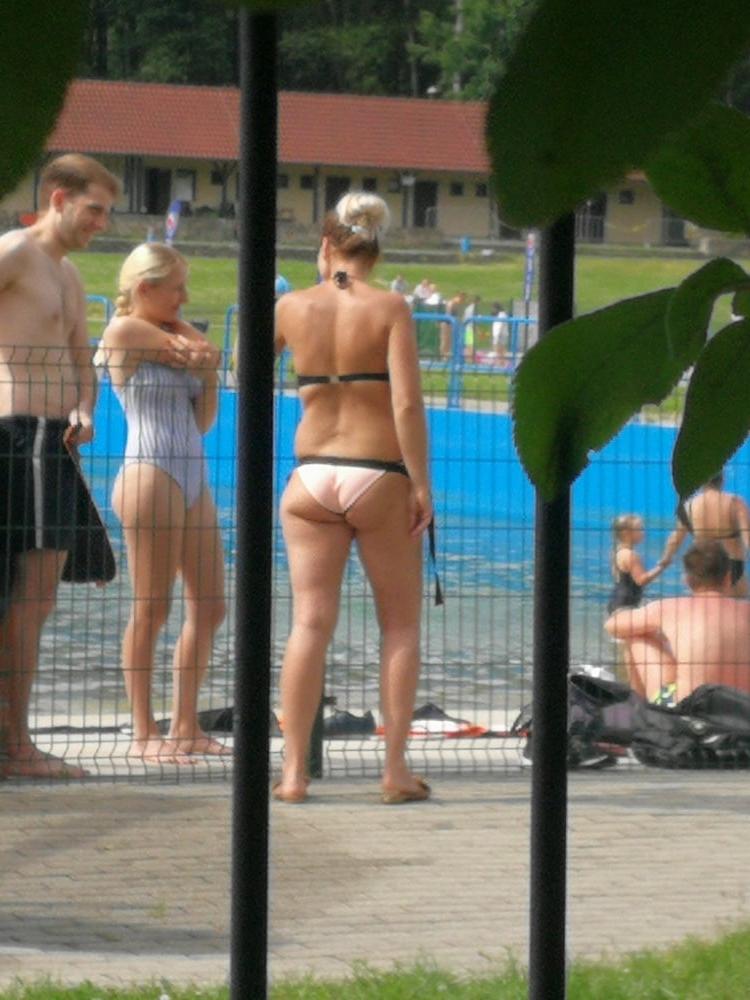 9P Polish milf bikini ass