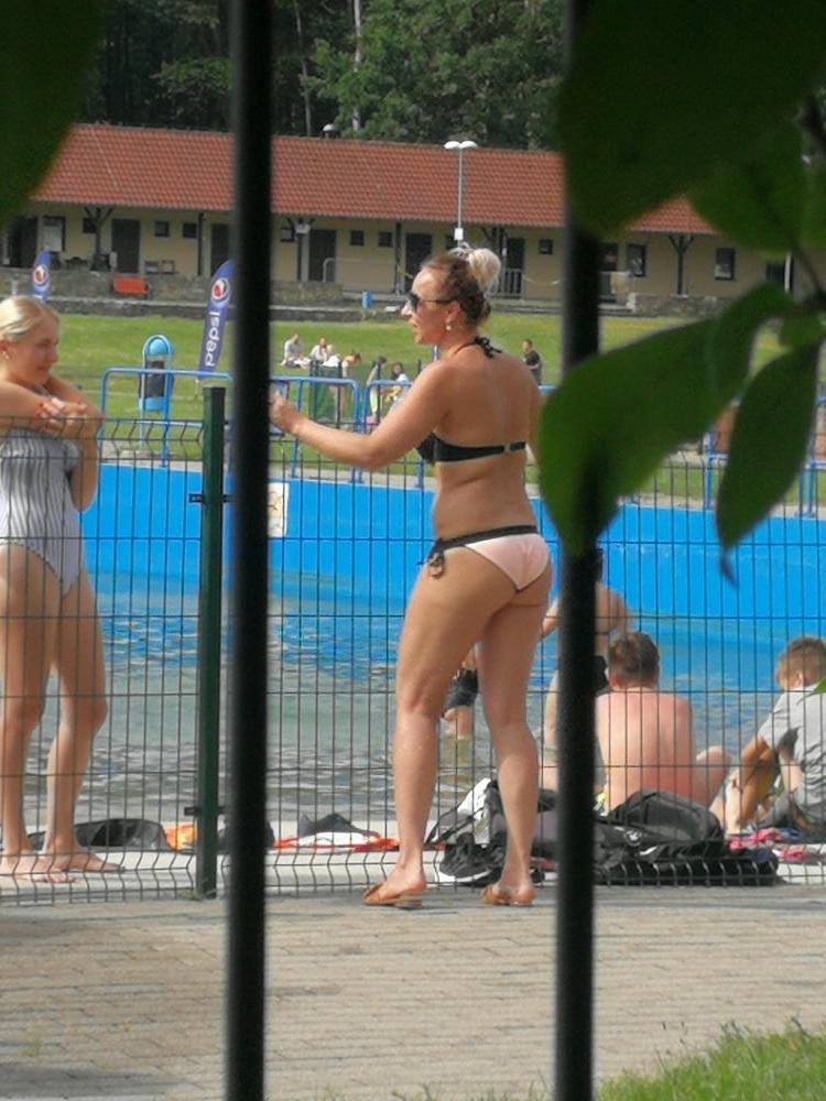 9P Polish milf bikini ass
