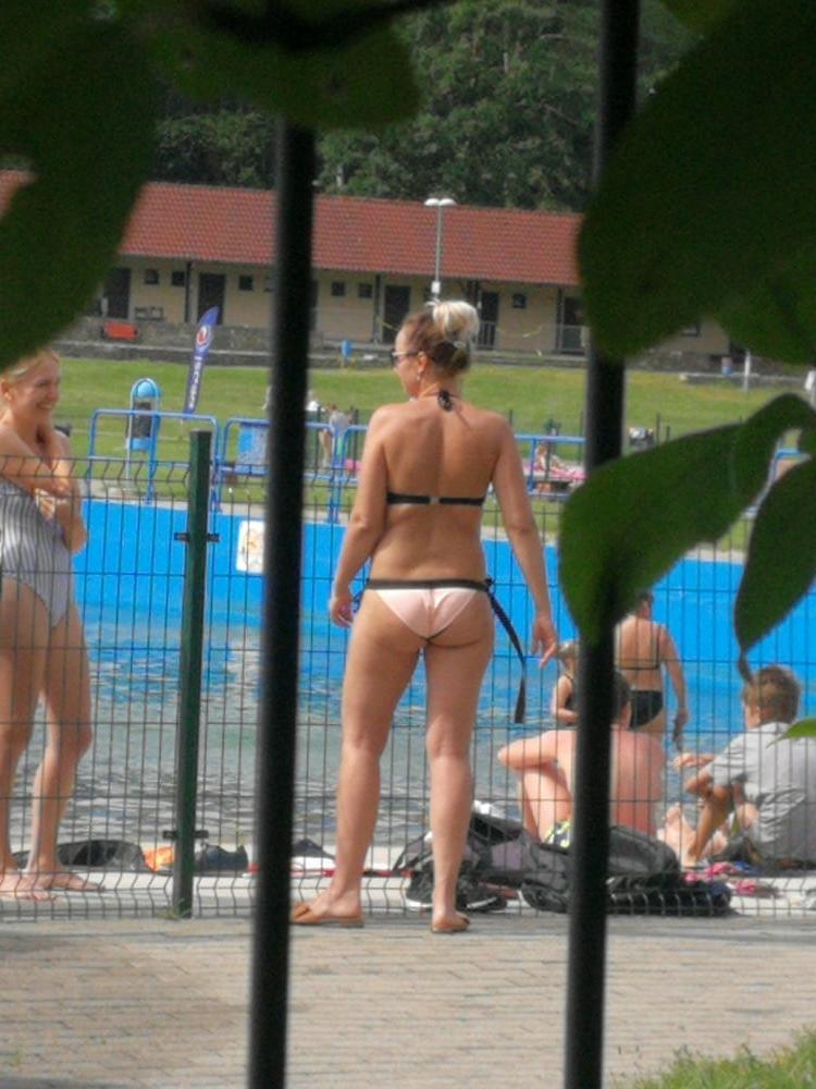 9P Polish milf bikini ass