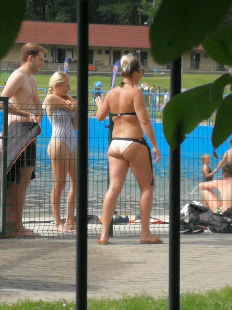 9P Polish milf bikini ass
