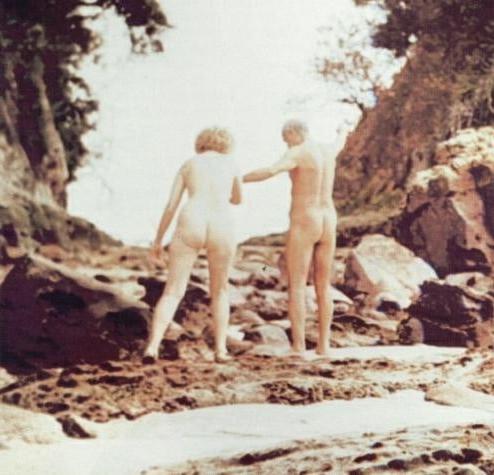25P Naked people of vintage photos Vol. 5