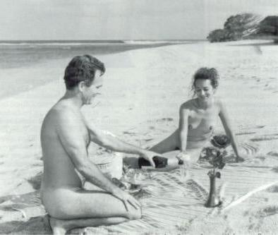 25P Naked people of vintage photos Vol. 5