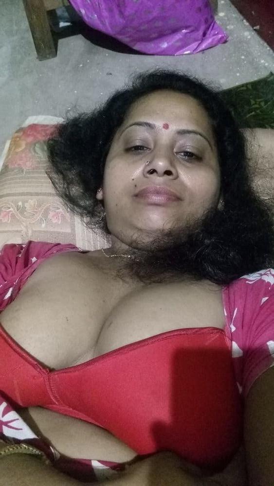 25P BANGLA AUNTY
