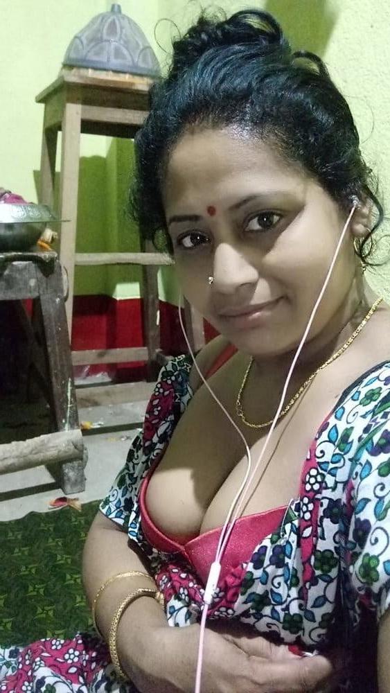 25P BANGLA AUNTY